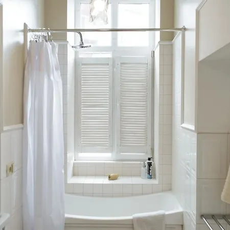 White Door Daire *