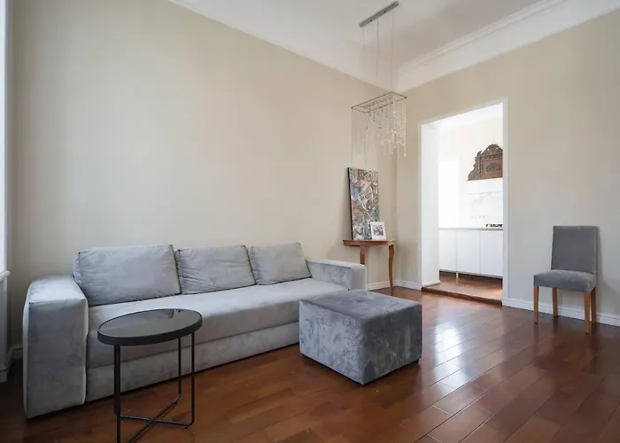 Апартаменти White Door