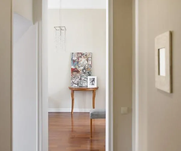 Апартаменти White Door