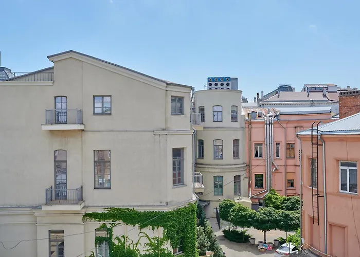 White Door Апартаменты *