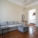 Appartement White Door