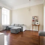 Lejlighed White Door